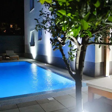 Luxury With Private Pool * 特罗吉尔